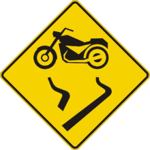 Chaussée glissante pour motocyclettes