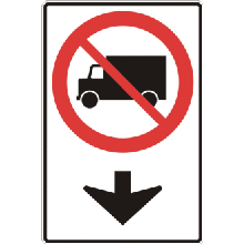 Accès interdit aux camions dans une voie.
